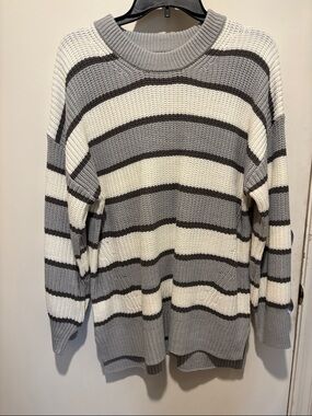 SO Striped Ribbed Crewneck Sweater in Light Gray and Dark Gray